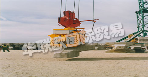 ACIMEX于1971年在法國創(chuàng)立，在鋼鐵和機(jī)械工業(yè)服務(wù)領(lǐng)域首次獲得法國在夾持和提升金屬板和鋼板領(lǐng)域的聲譽(yù)。該公司隨后擴(kuò)展了其在混凝土和管道領(lǐng)域的專業(yè)知識(shí)和技能。